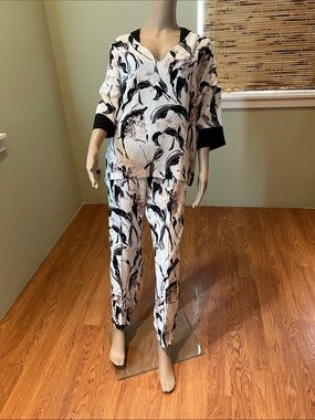 Zara Two-Piece Abstract Floral Lounge Set in Black & White gray tan in Size L/XL